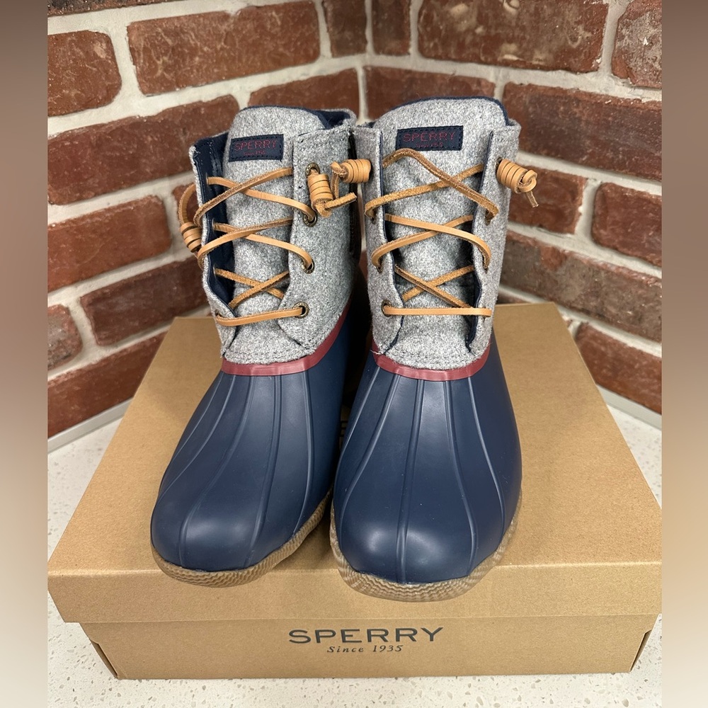Sperry Saltwater Duck Boots - Grey wool with navy - Women’s size 9 - NEW IN BOX!